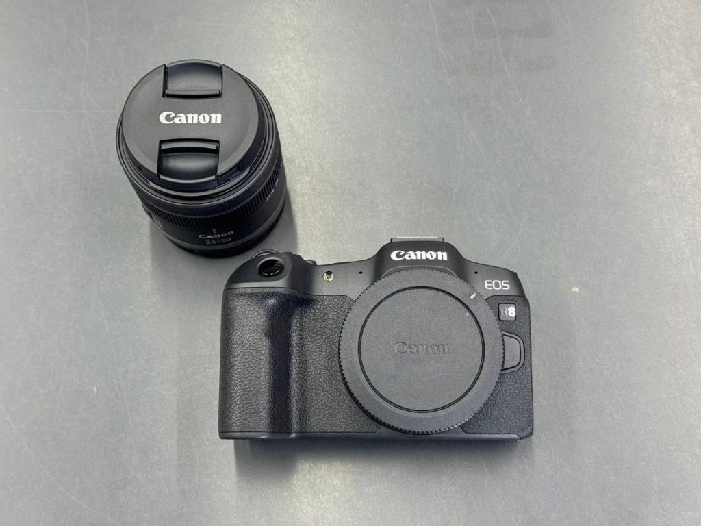 Комплектация Canon EOS R8 (тушка) — что входит в коробку