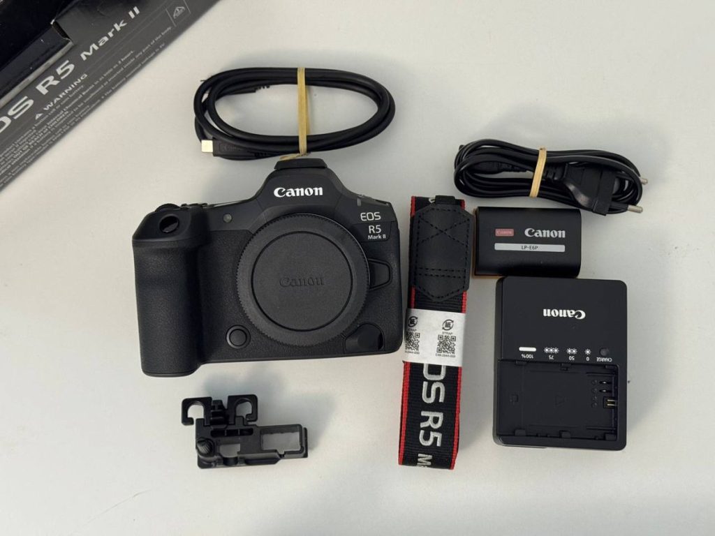 Что входит в комплект Canon EOS R5 Mark II